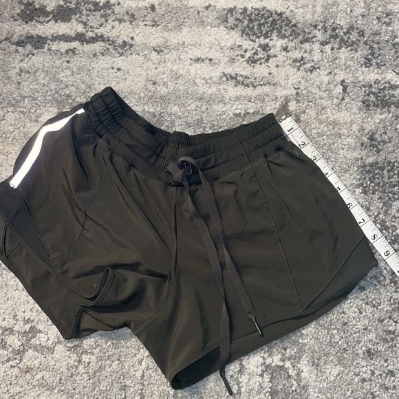 Lululemon Hotty Hot shorts Like New! - Picture 9 of 9